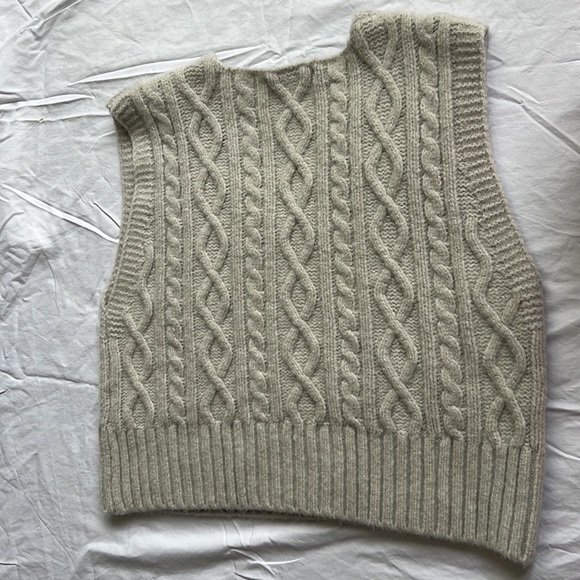 NWT Zara Sweater Vest - Picture 4 of 5